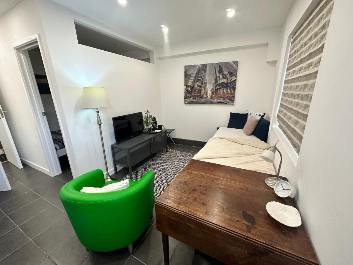 Apartment Modern Flat In By Windsor Castle, Staines-upon-thames And Heathrow Airport *