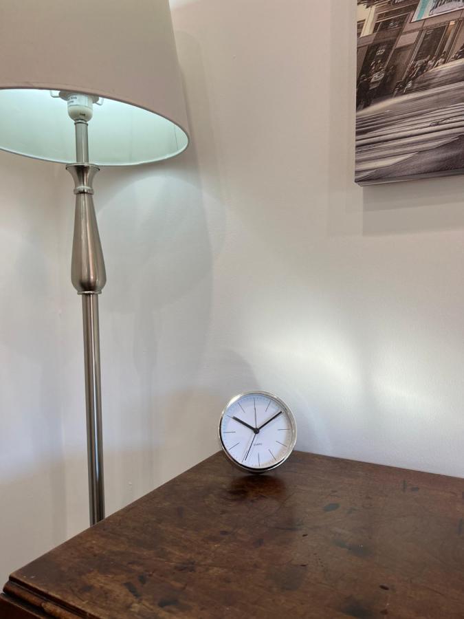 Modern Flat In By Windsor Castle, Staines-upon-thames And Heathrow Airport Egham