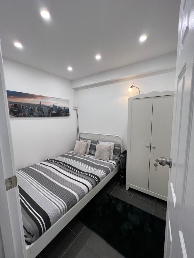 Modern Flat In By Windsor Castle, Staines-upon-thames And Heathrow Airport