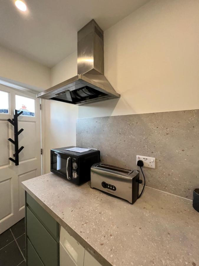 Modern Flat In By Windsor Castle, Staines-upon-thames And Heathrow Airport Egham