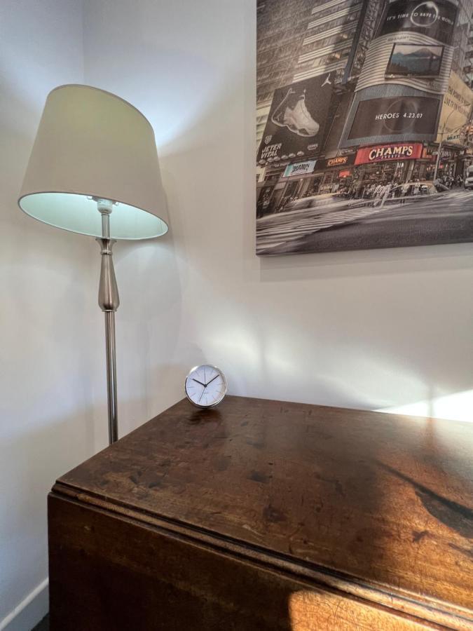 Apartment Modern Flat In By Windsor Castle, Staines-upon-thames And Heathrow Airport
