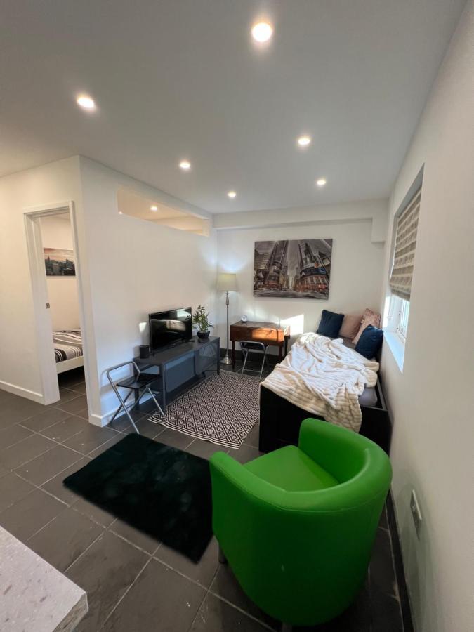 Apartment Modern Flat In By Windsor Castle, Staines-upon-thames And Heathrow Airport *