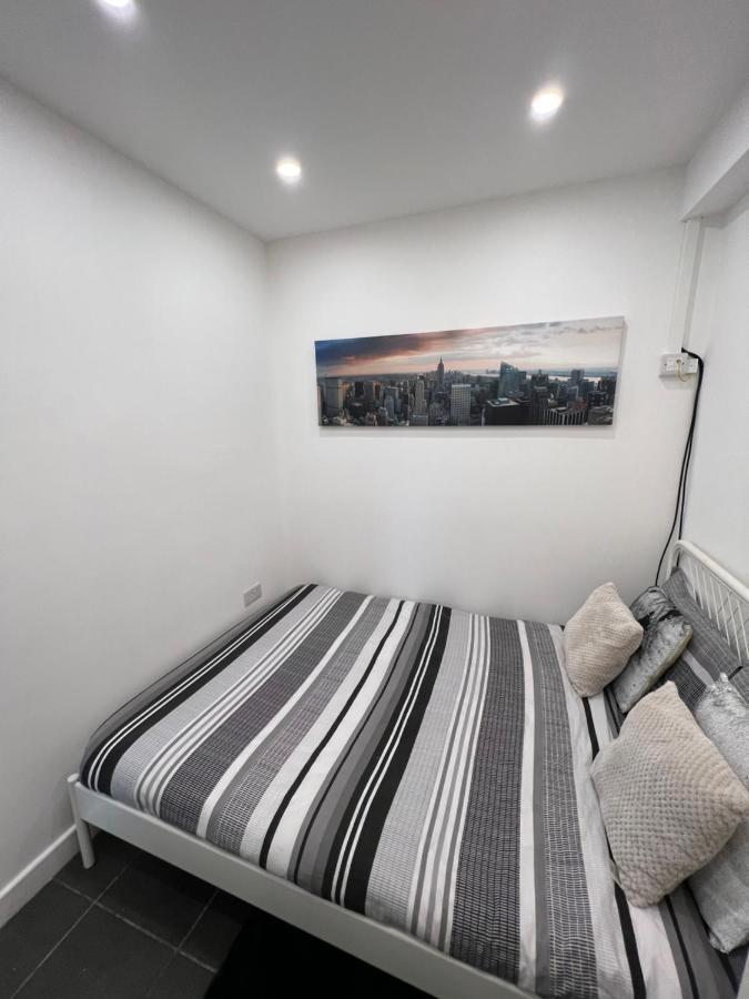 Apartment Modern Flat In By Windsor Castle, Staines-upon-thames And Heathrow Airport *